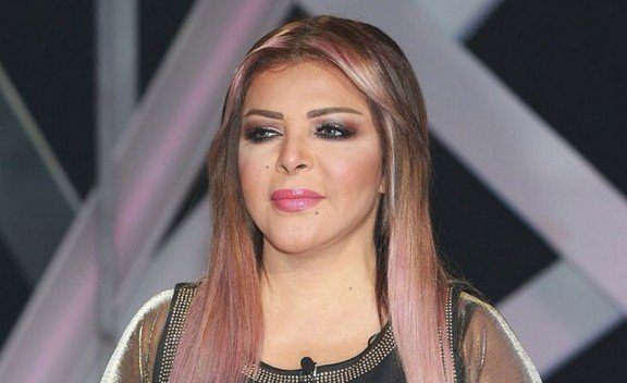 انتقادات لاذعة للمغنية فلّة الجزائرية بسبب فيديو الآذان