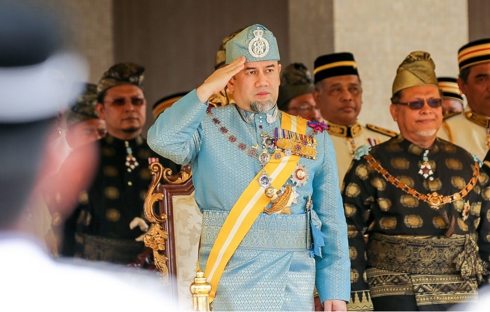 السلطان محمد الخامس يتخلى عن العرش