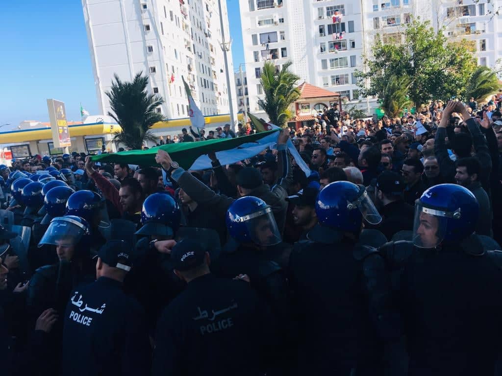 مظاهرات رفض «العهدة الخامسة» تعُم  الجزائر