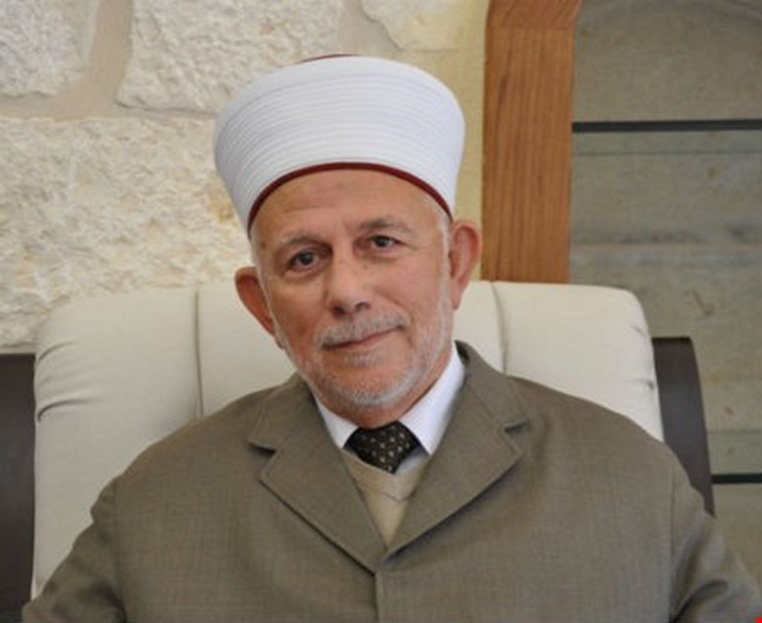 إسرائيل تعتقل رئيس مجلس الأوقاف الأعلى في القدس وتبعده عن الأقصى.. بعد فتحه «باب الرحمة» المغلق من 16 عاماً