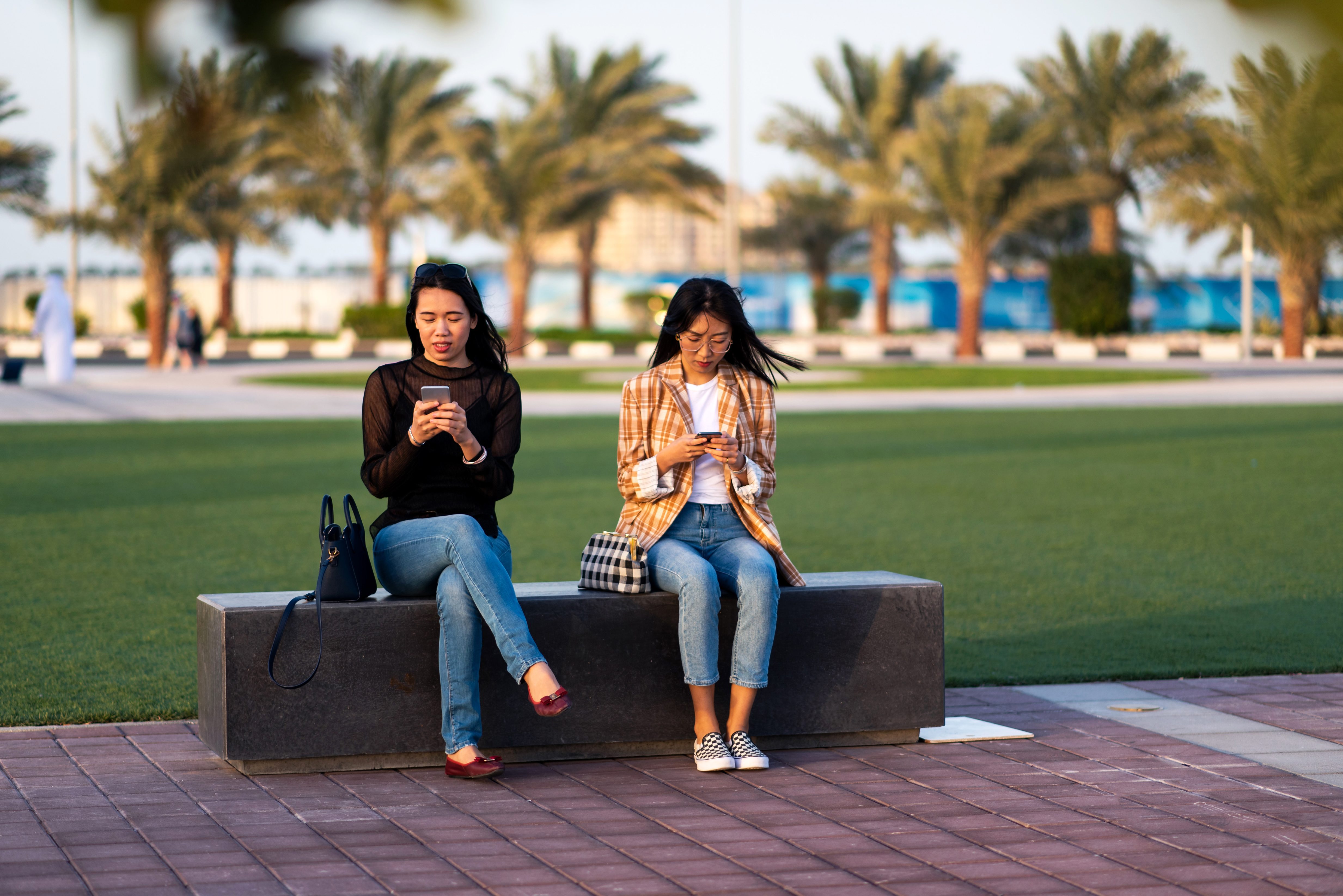 تقرير الاتصال بالإنترنت: كافة سكّان قطر والإمارات متصلون بالشبكة (iStock)