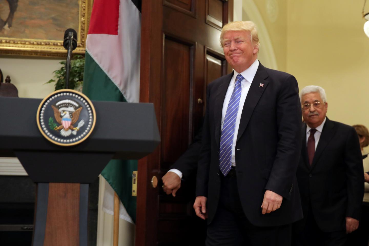 واشنطن توقف بشكل كامل دعمَها للفلسطينيين