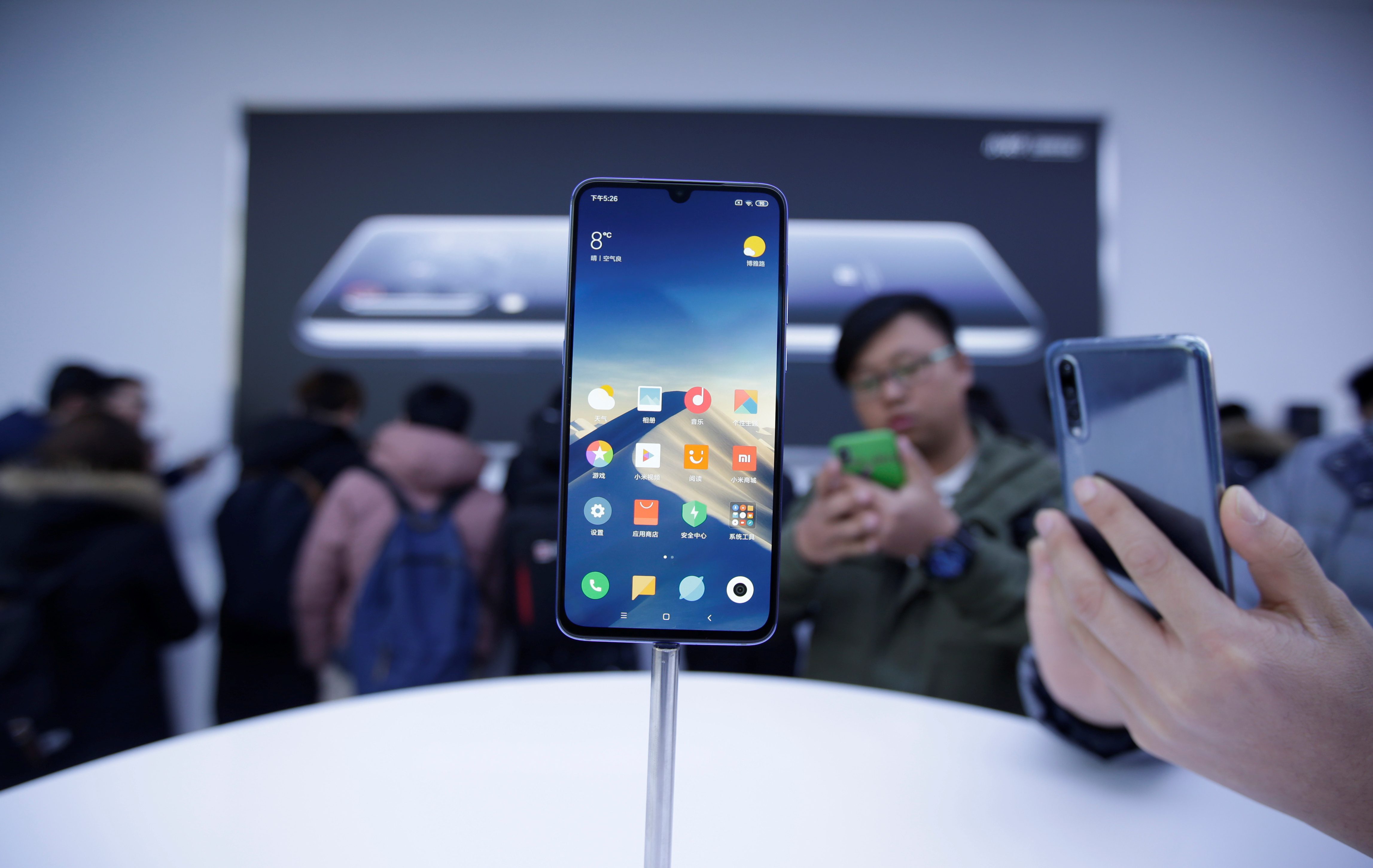 هاتف «XIAOMI MI 9».. السرعة التي تنافس الكبار بسعر أقل