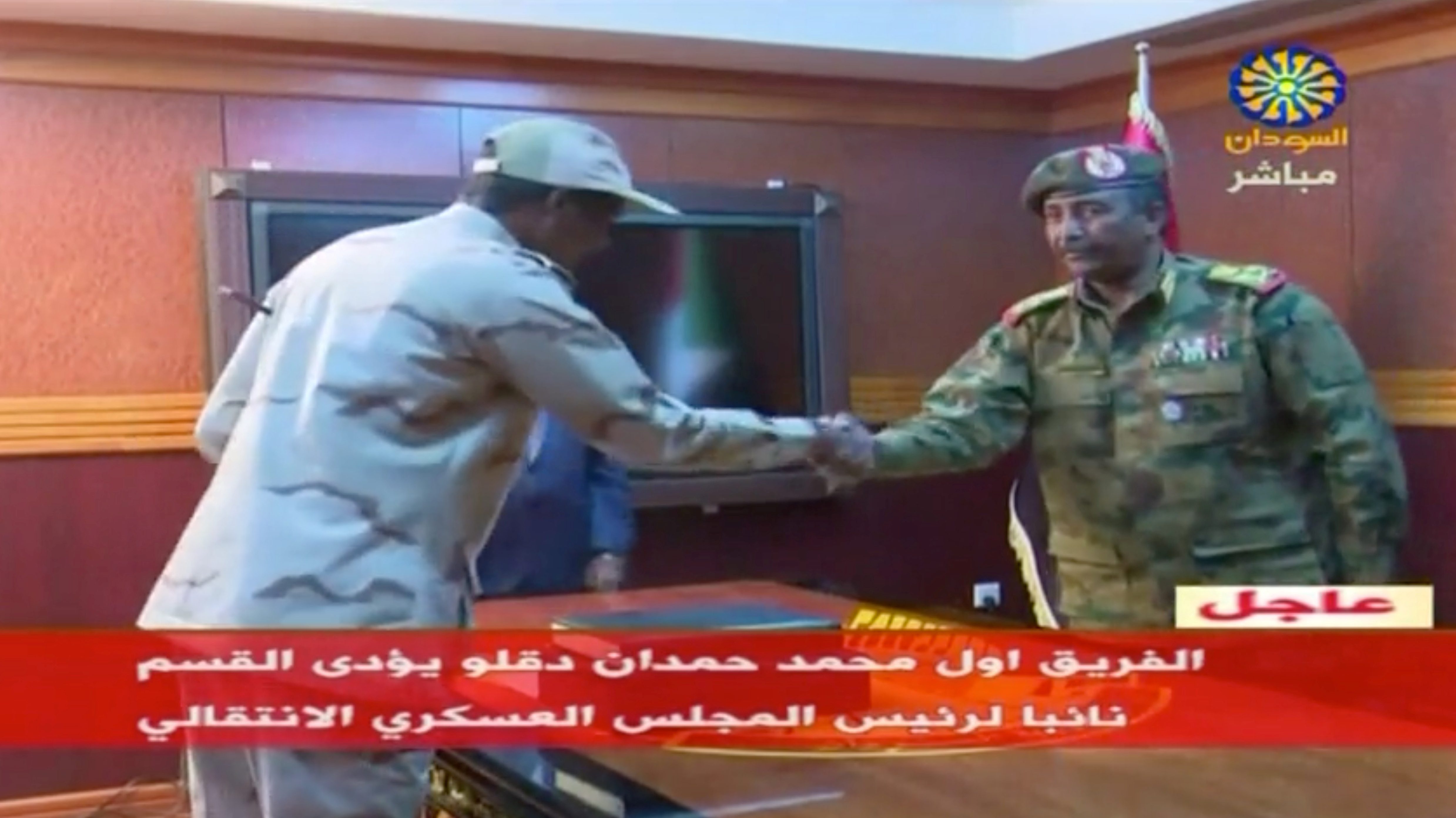 أصدر المجلس مرسوماً دستورياً بتعيين كلٍّ من عبدالفتاح البرهان رئيساً له، ومحمد حمدان دقلو (حميدتي)، قائد قوات الدعم السريع، نائباً لرئيس المجلس