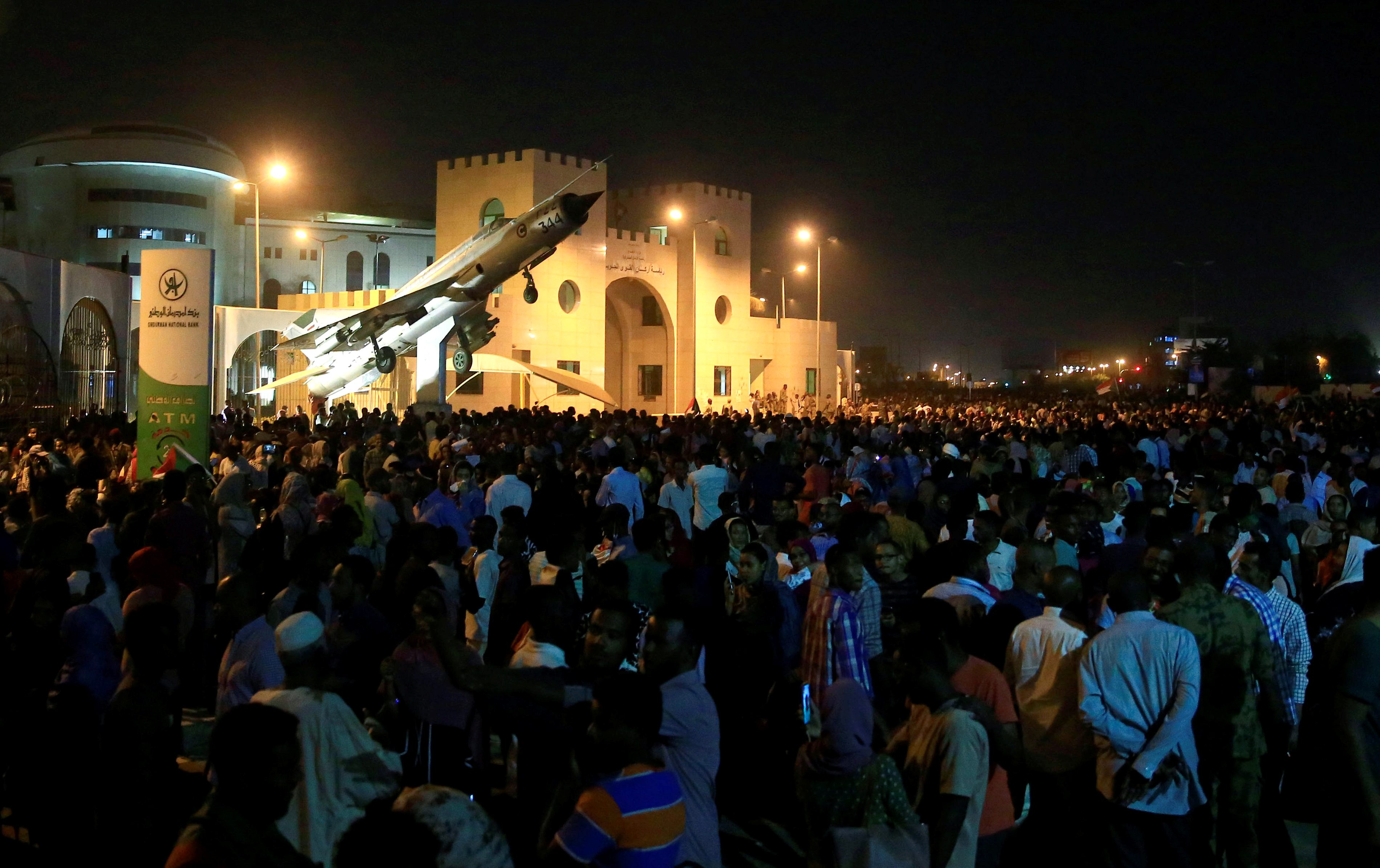 احتجاجات السودانيين السودان الإطاحة بعمر البشير