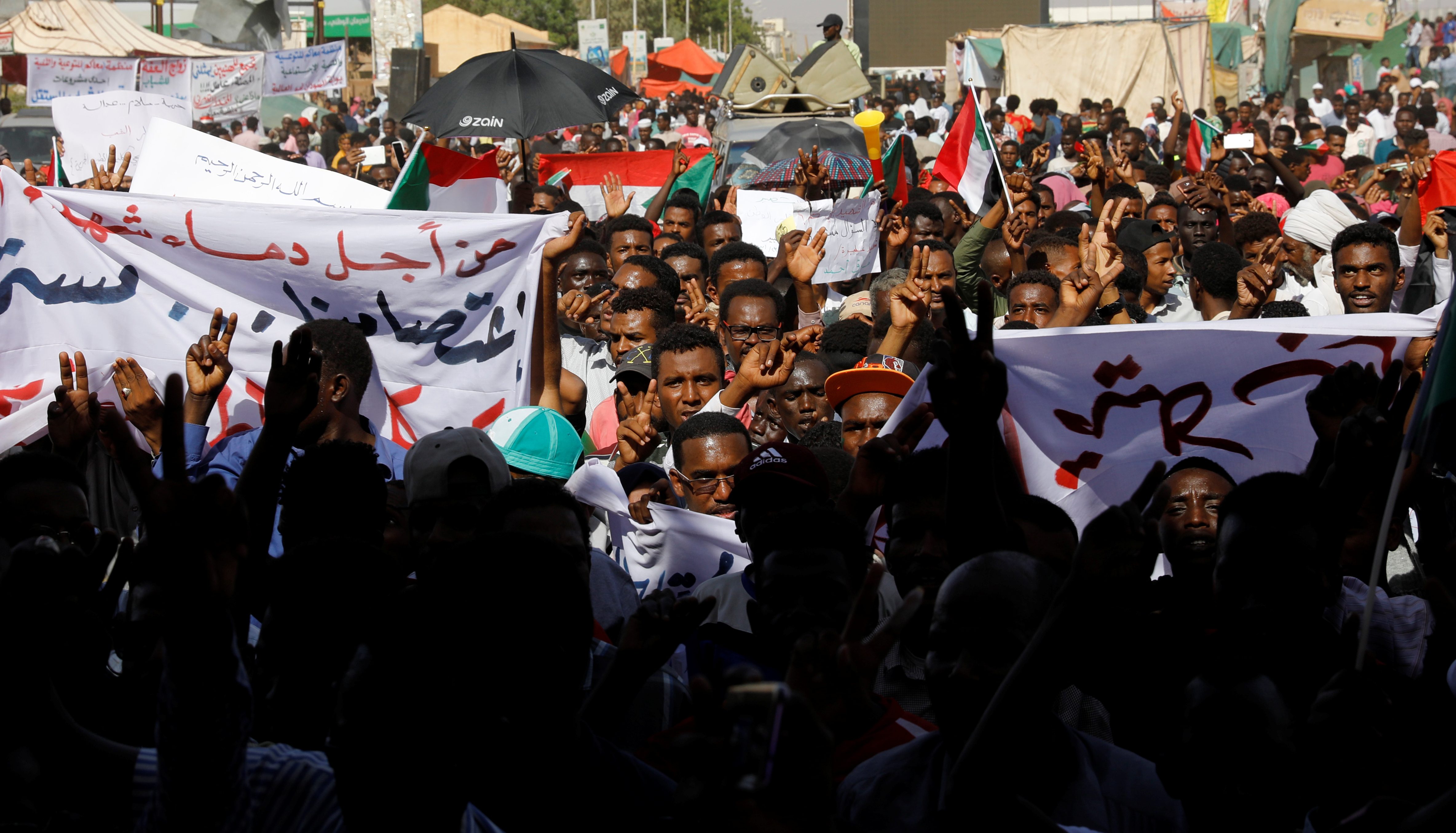 الاعتصام بالخرطوم السودان المجلس العسكري السوداني مليونية السلطة المدنية