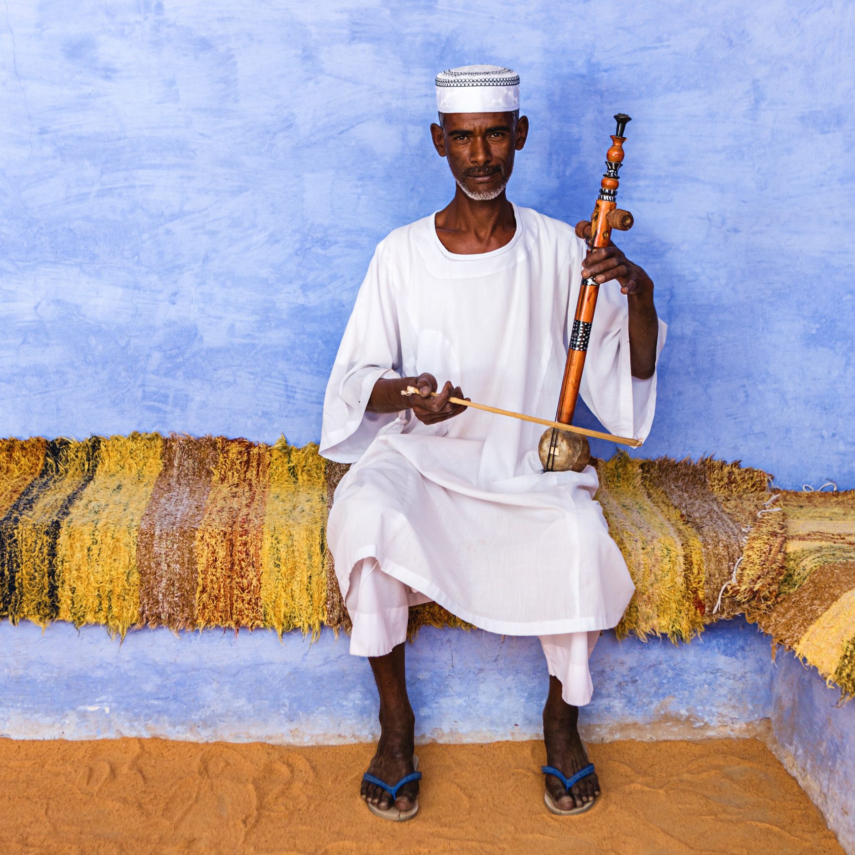 مقطع فيديو لجندي سوداني يعزف على الساكسفون يلفت أنظار صحف عالمية