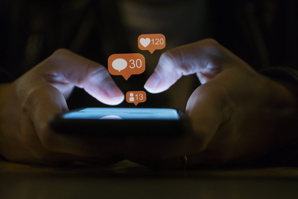البعض يريد تصفح فيسبوك دون الظهور للأصدقاء