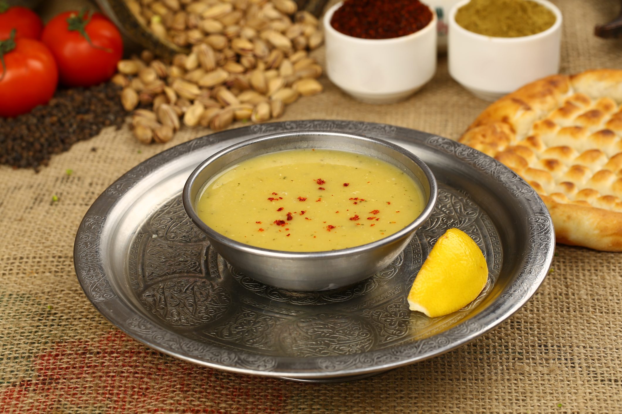 طريقة عمل شوربة العدس على الطريقة التركية اللذيذة