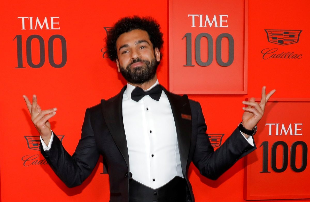 محمد صلاح مع «أم التنانين»، ويوجه لجمهوره رسالة بصورته معها
