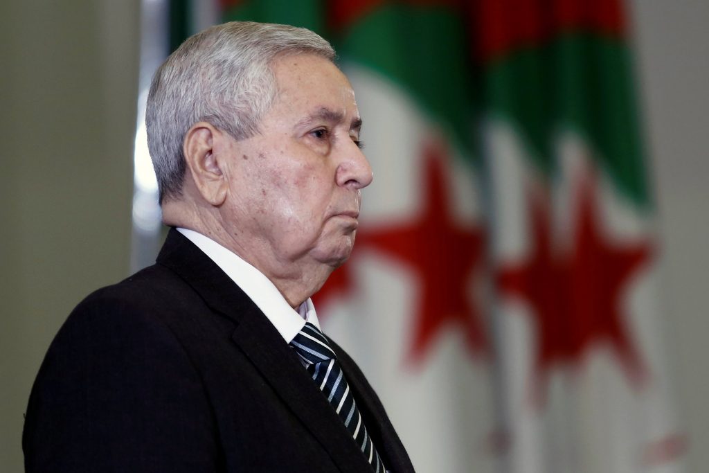 البلاد "ستنهض من كبوتها وتخرج من محنتها معافاة صلبة بفضل المخلصين من أبنائها البررة الذين تجردوا من هوى النفس وأقبلوا بعزمٍ على بناء وطنهم لكي ينعم شعبهم بالأمن والاستقرار وبالسكينة والازدهار"
