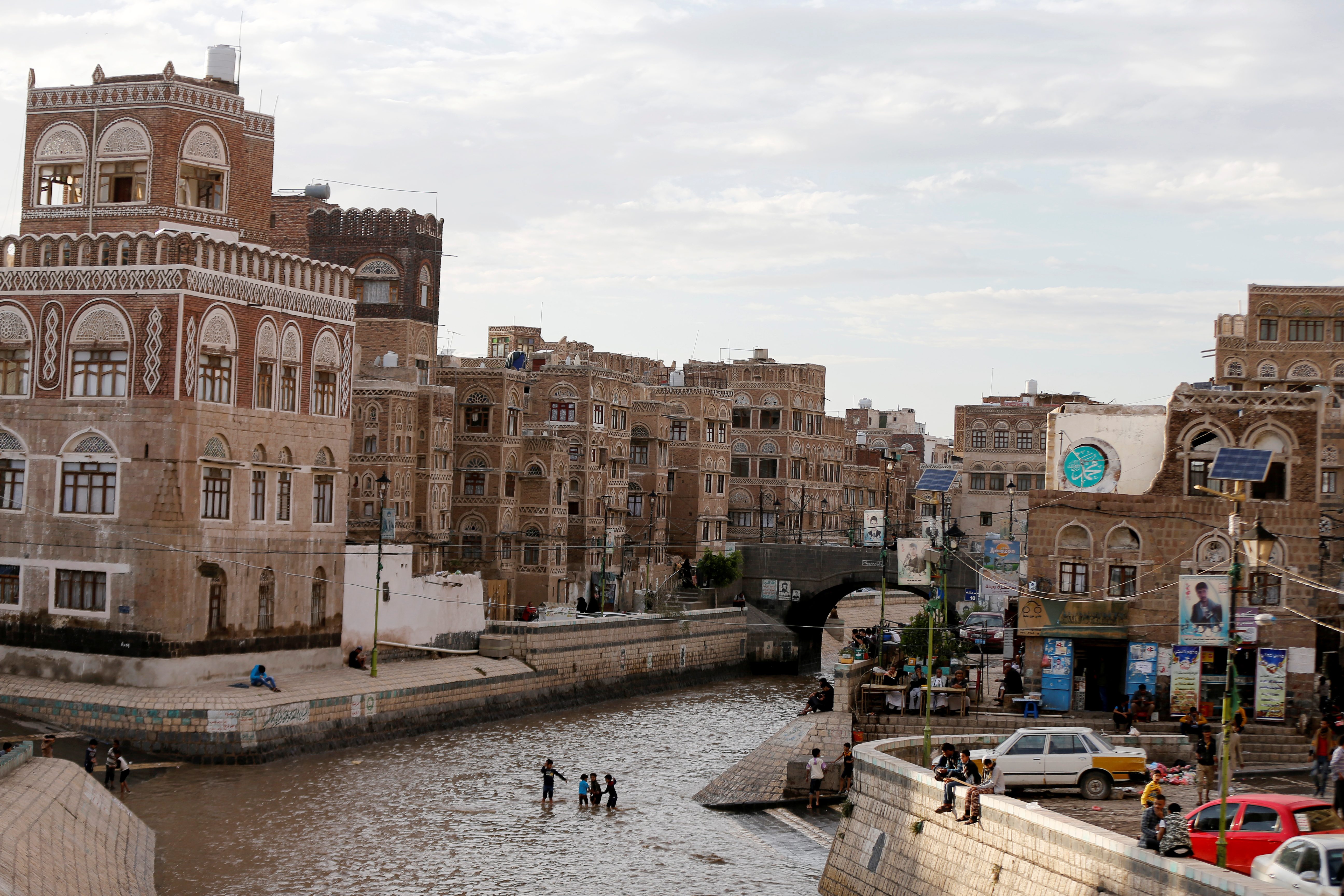 التحالف السعودي – الإماراتي ينفذ ضربات جوية على صنعاء، و6 مدنيين بينهم أطفال ضمن الضحايا