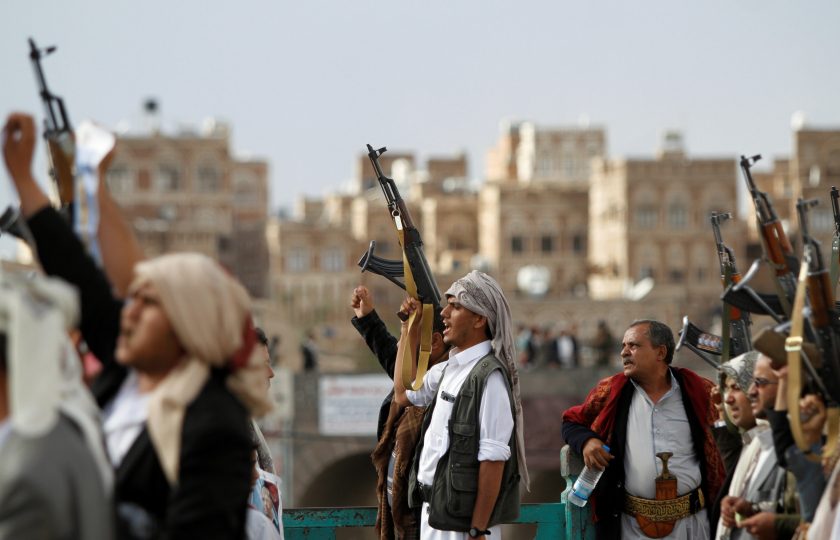 الحوثيون يكثفون هجماتهم على السعودية، أكثر من 200 ألف نازح سوري جديد في أسبوعين، والجزائر تقضي على واحد من أشد الأمراض فتكاً بالعالم