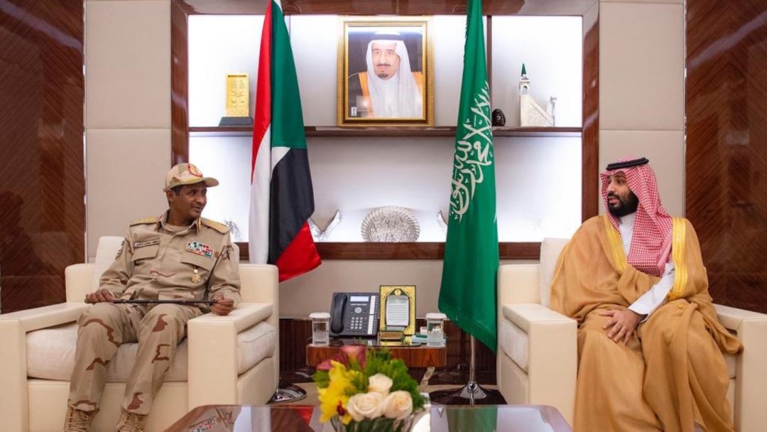 فورين بوليسي: الثورة المضادة بدأت في السودان، وهؤلاء رموزها وداعموها.. فما خيارات المعارضة لمواجهتها؟