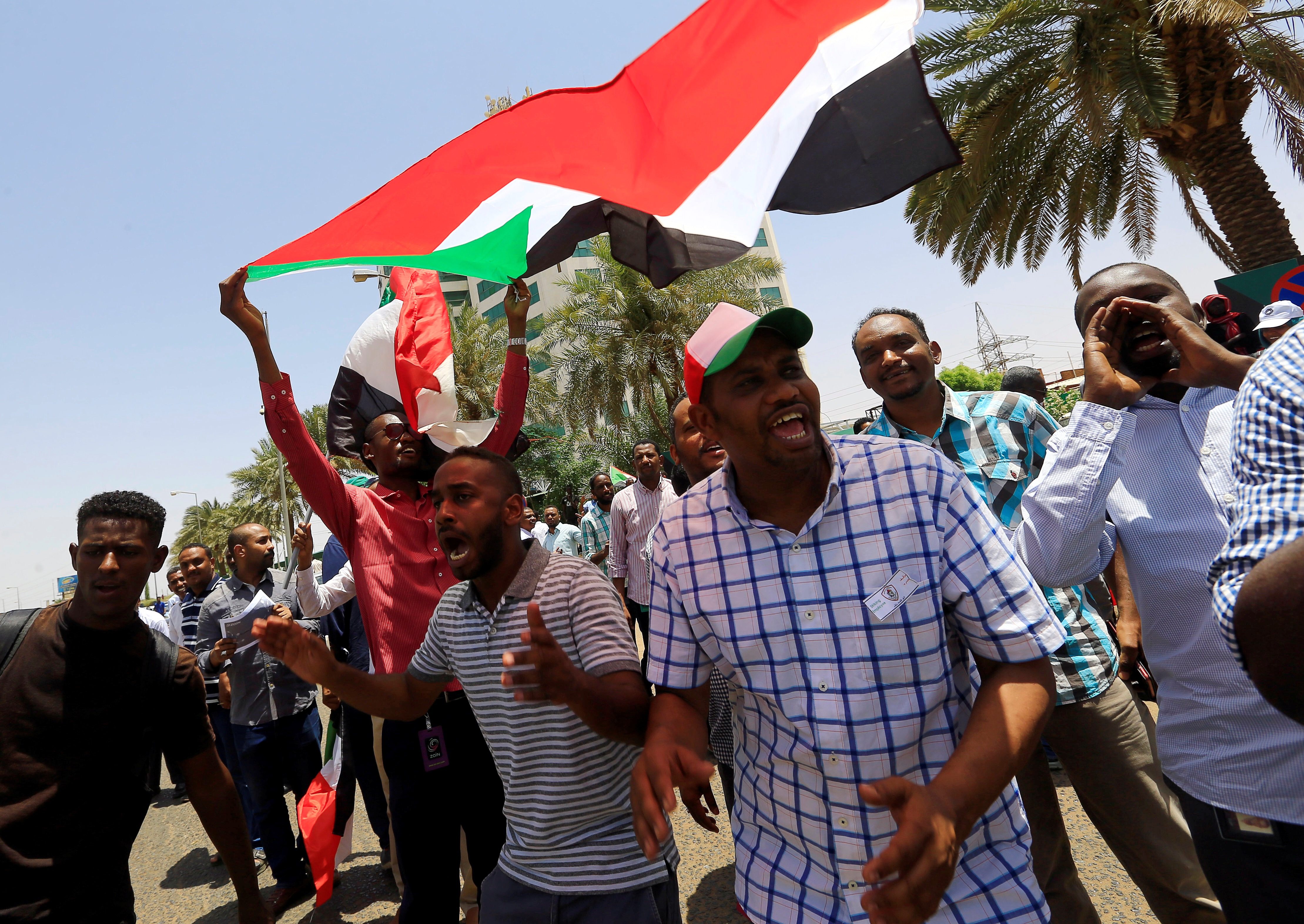 مقتل متظاهر في اعتصام الخرطوم، و «سرايا القدس» تبث فيديو لاستهداف آلية إسرائيلية، وصهر ترامب يهاجم جمال خاشقجي