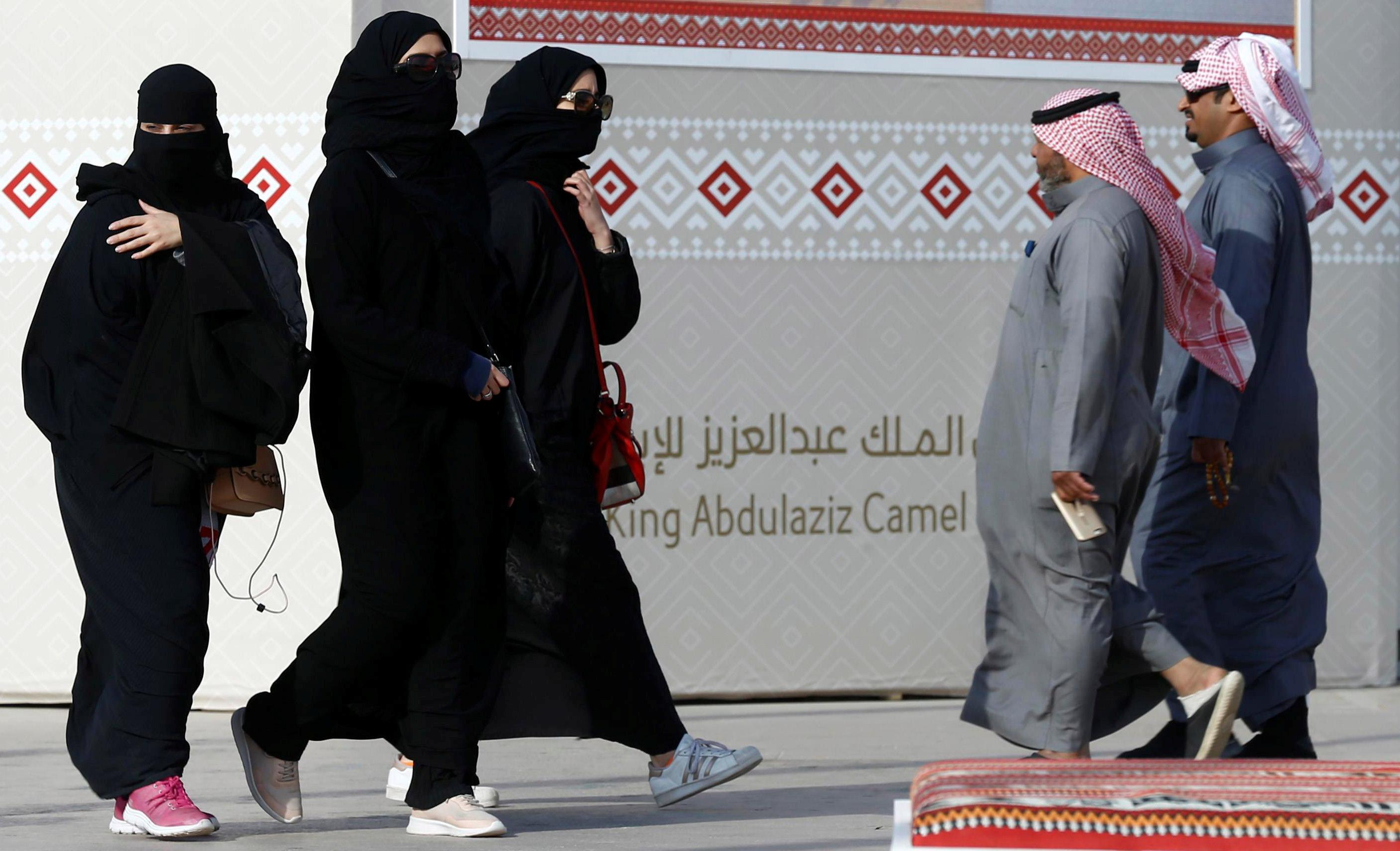 شقيقتان من جنوب إفريقيا تتحدثان عن عام ونصف سجناً في السعودية دون تهمة: شهدتا احتجاز أطفال مع أمهاتهم، وولادة 4 نساء بالحبس