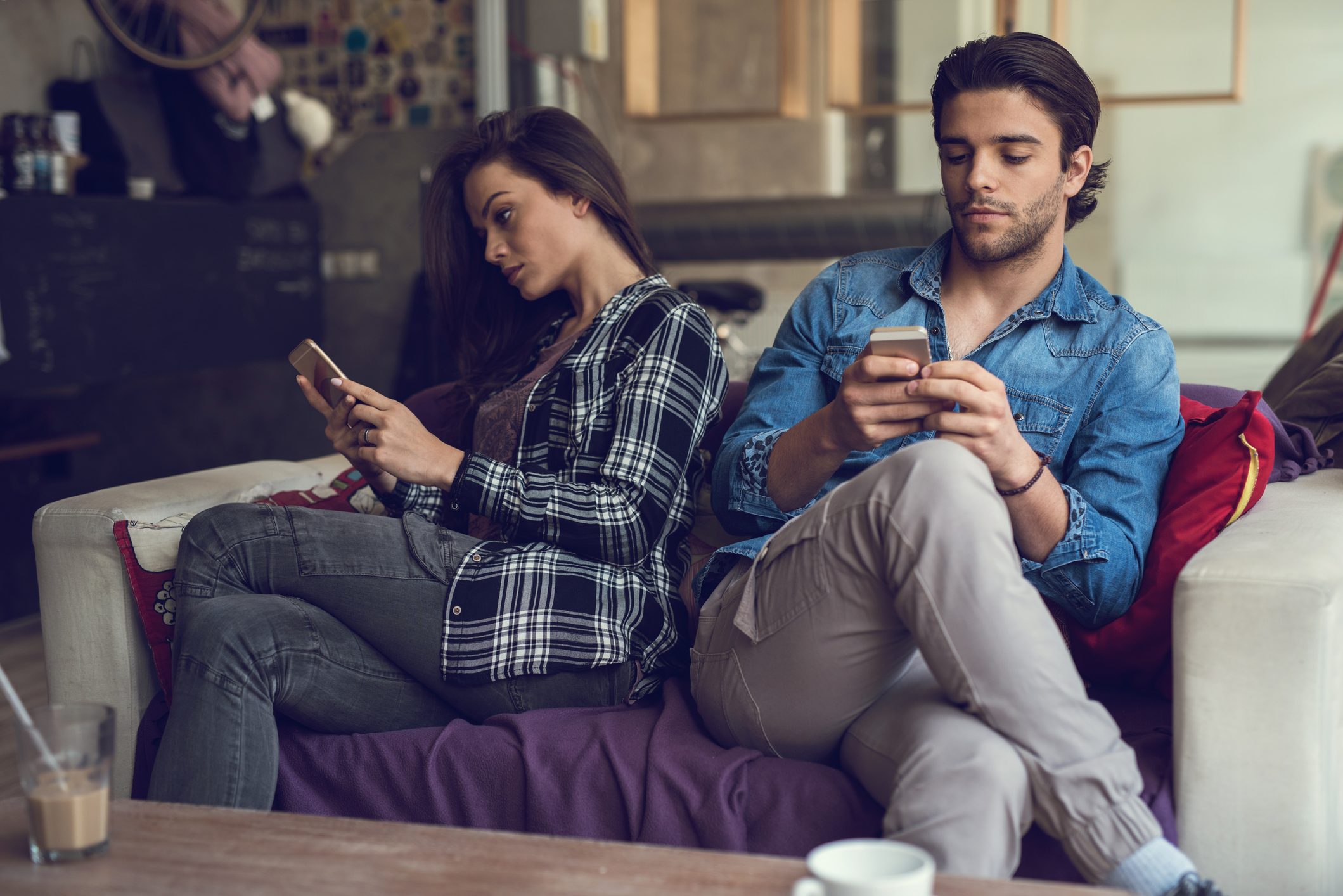 من أجل حياة سعيدة وطويلة.. 5 أسرار لتجنّب الملل في العلاقة