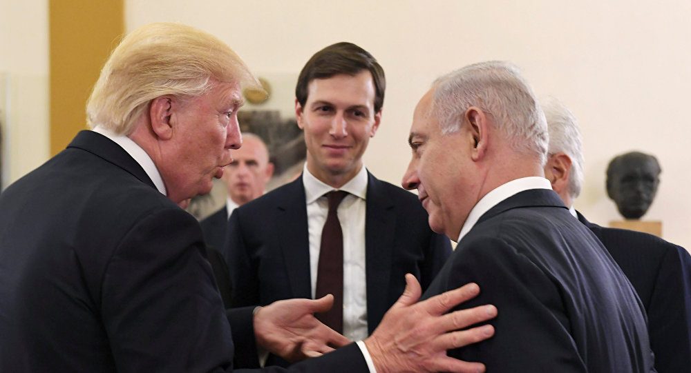 صفقة القرن دونالد ترامب نتنياهو وترامب يتوسطهما كوشنر/ رويترز