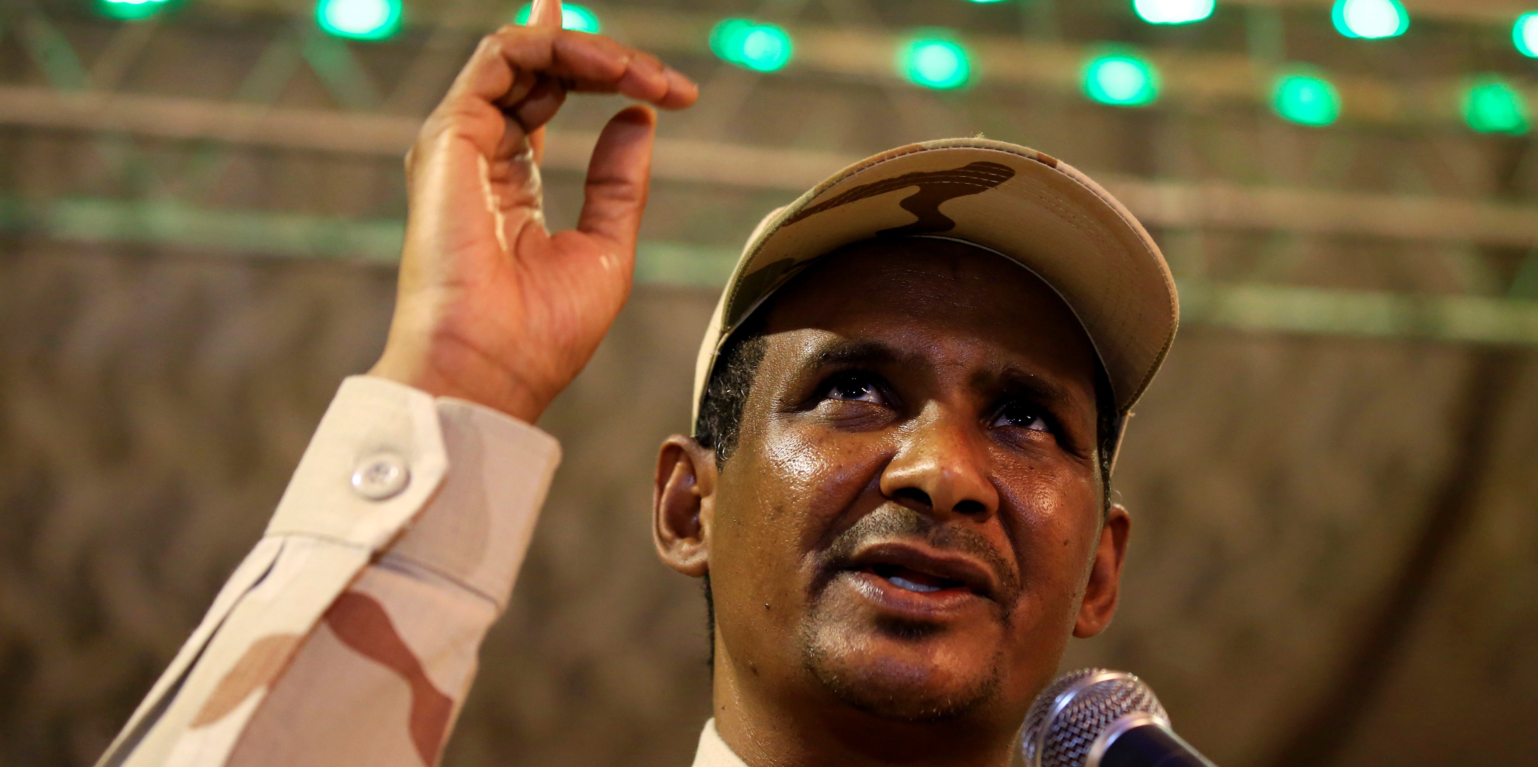 نيويورك تايمز: حميدتي يقدم نفسه مخلصاً للسودان وأن البلاد ستضيع بدونه