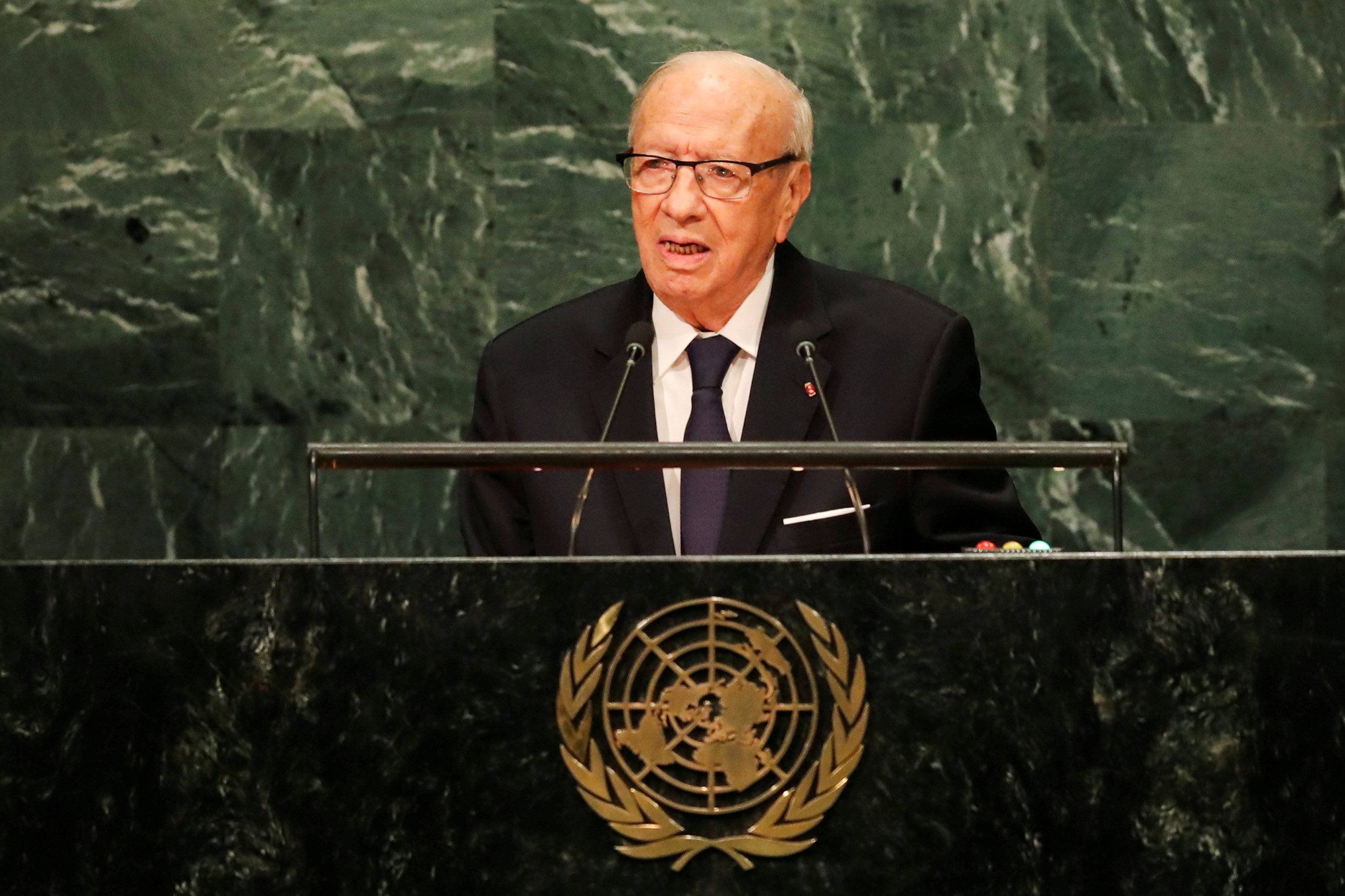 السبسي الشاهد تونس