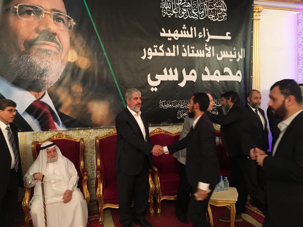 مشعل يعزي بوفاة مرسي ويشيد بمواقفه: رفض مقترحات غربية بضم غزة إلى مصر، ووقف مع القطاع والقدس (فيديو)