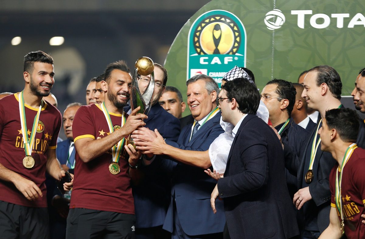 اتهموه بالتلاعب لصالح الوداد.. مشجعو الأهلي المصري يؤججون الخلاف المغربي التونسي بواقعة قديمة للحكم الغابوني