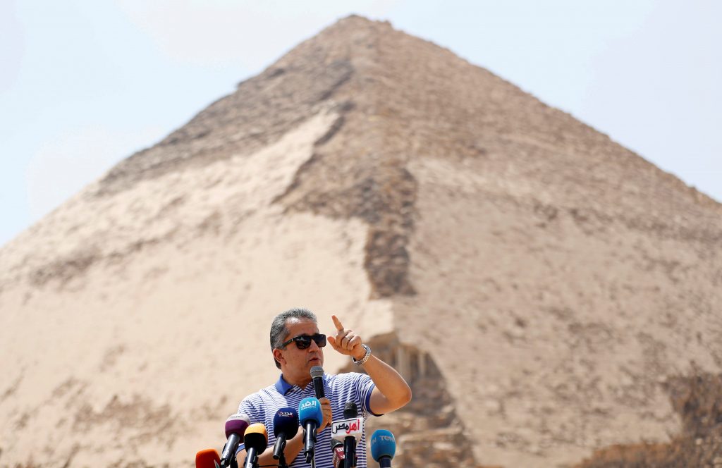 مصر تفتح الهرم المنحني للجمهور لأول مرة منذ أكثر من 50 عاماً.. له زاويتان مائلتان وانضم إلى قائمة التراث العالمي (صور)