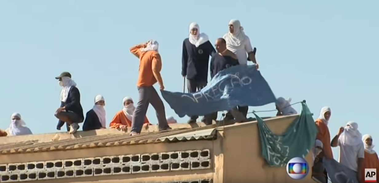 مقاطع فيديو وتفاصيل لما حدث في “حرب العصابات” التي قتلت العشرات بسجن برازيلي