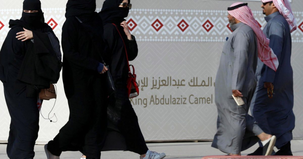 «وول ستريت جورنال»: السعودية تخطط لتخفيف قيود السفر عن النساء هذا العام |عربي بوست