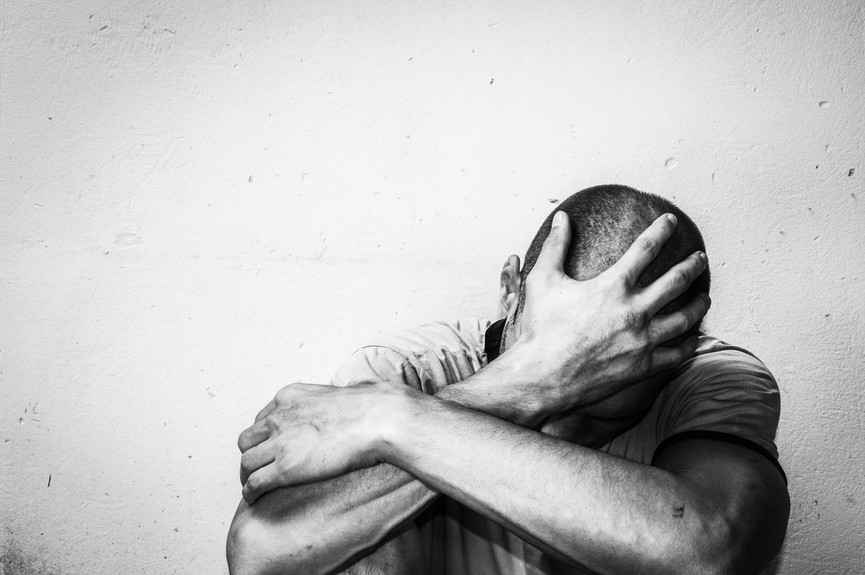 غاز السارين يُطاردني.. ذكريات سوري في عامه الأول بالغربة
