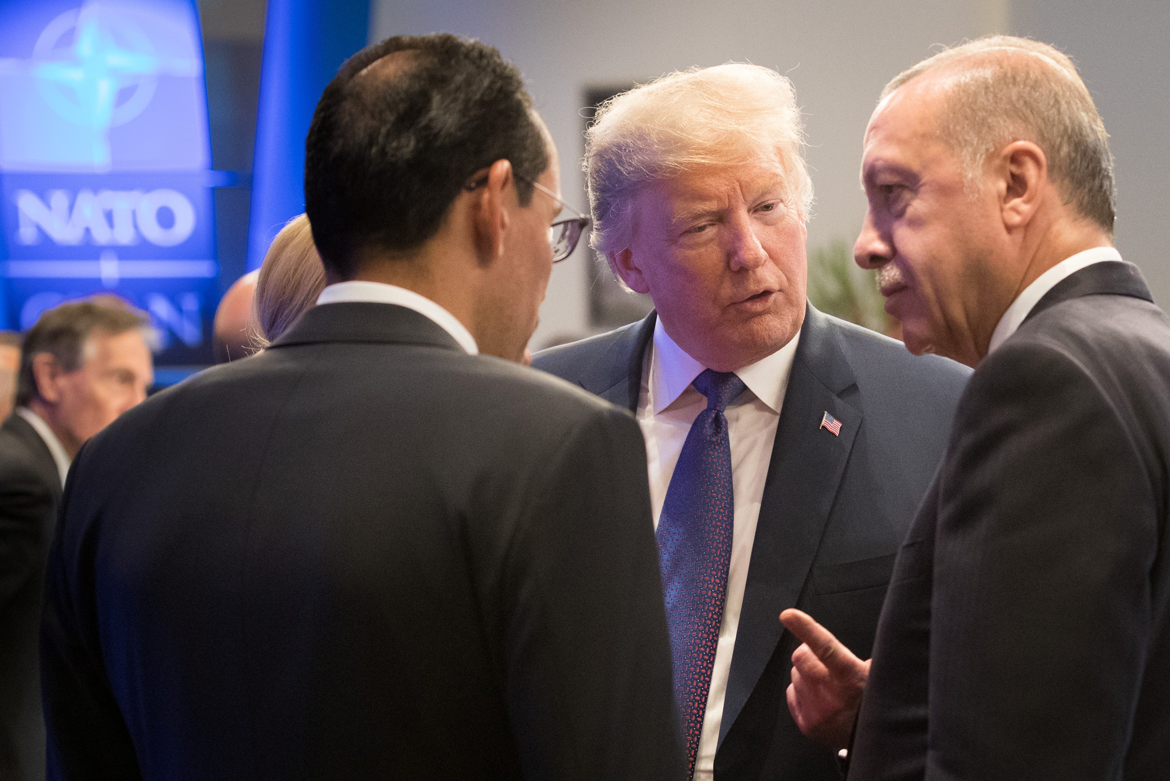 الرئيس الأمريكي دونالد ترامب ورئيس تركيا رجب طيب أردوغان يحضران مأدبة عشاء في متحف الفن والتاريخ في بارك دو سينكوانتنير خلال قمة الناتو في بروكسل ، بلجيكا في 11 يوليو 2018. بينوا دوبان / بول عبر ريويرتس
