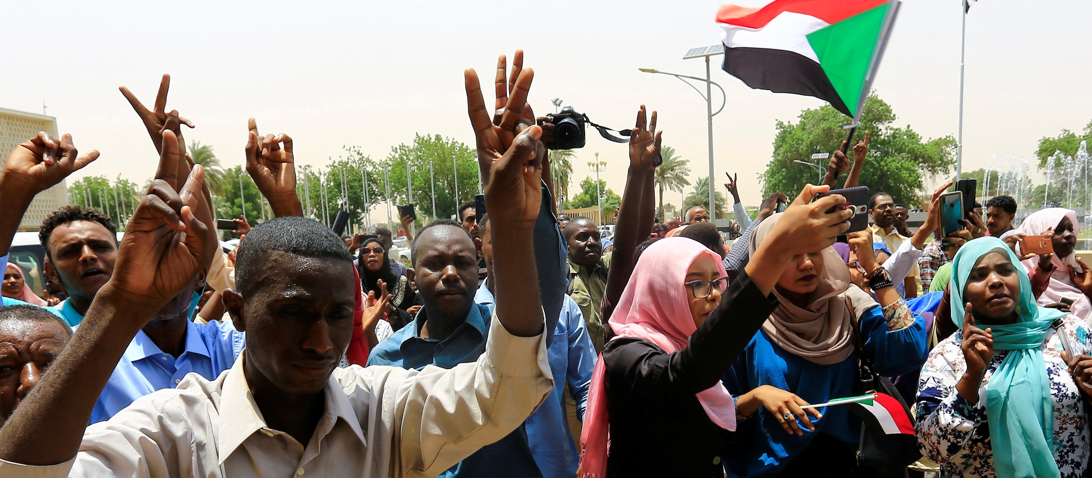 العسكري السوداني والمعارضة يوقعان بشكل نهائي على وثيقتين دستورية وسياسية
