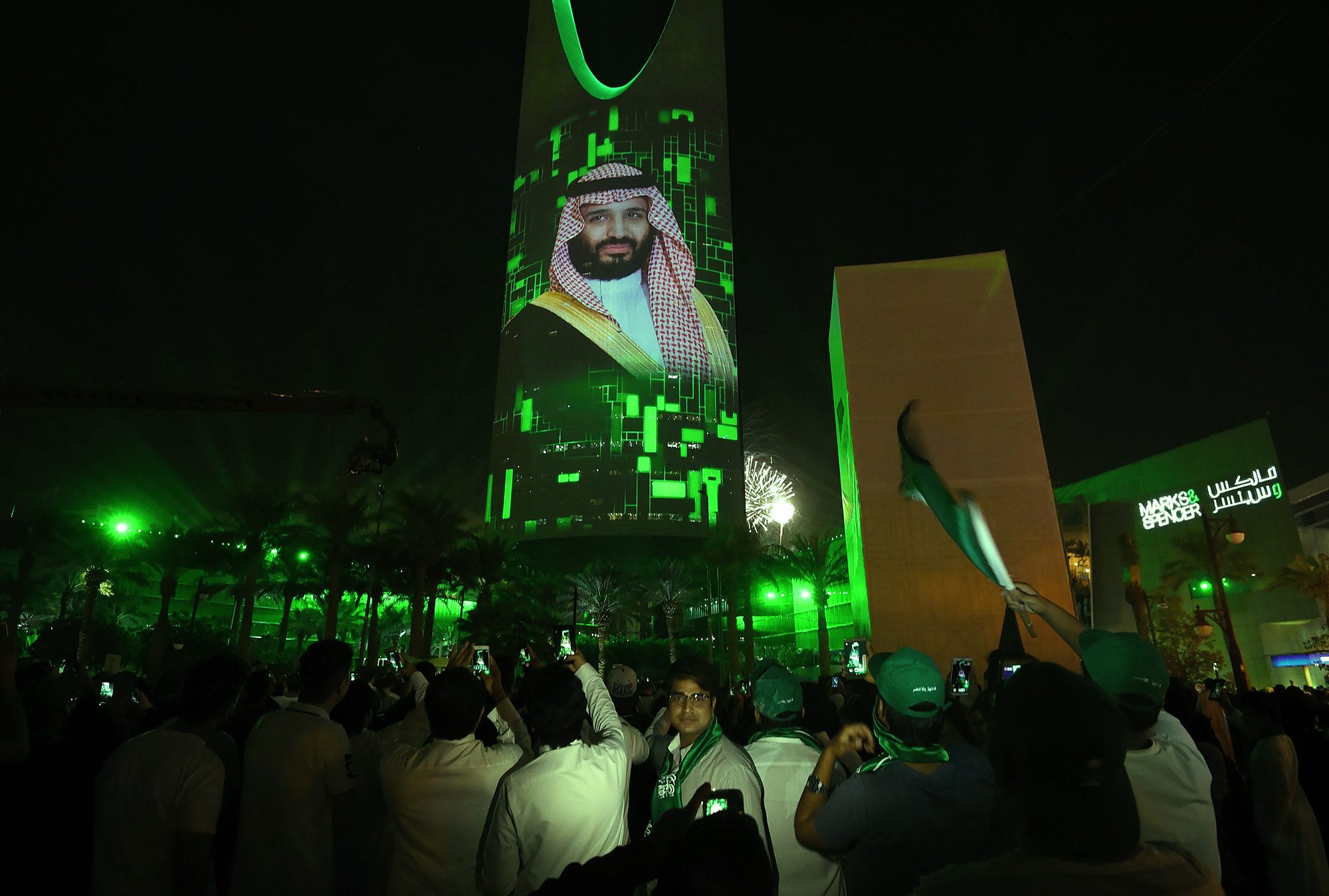 بعدما كانت تحاربها أصبحت تعتمد عليها.. السعودية تعتنق القومية المفرطة بدلاً من التشدد الديني