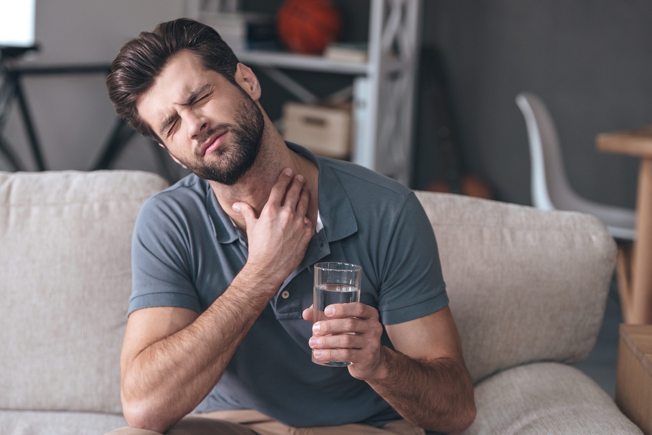 أعراض التهاب الحلق وعلاجها