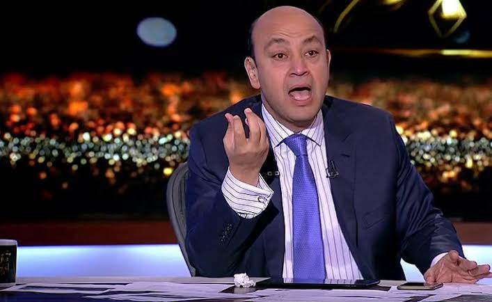 ما الذي يفعله عمرو أديب وما هي الرسائل التي يحملها من نظام السيسي للشعب؟