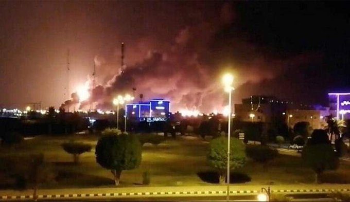 حرائق تشتعل في معملين لأرامكو بالسعودية بعد استهدافهما بطائرات مسيّرة