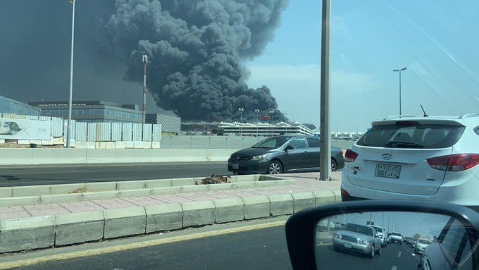حريق ضخم في محطة قطار بمدينة جدة، والطيران يتدخل لإخماده