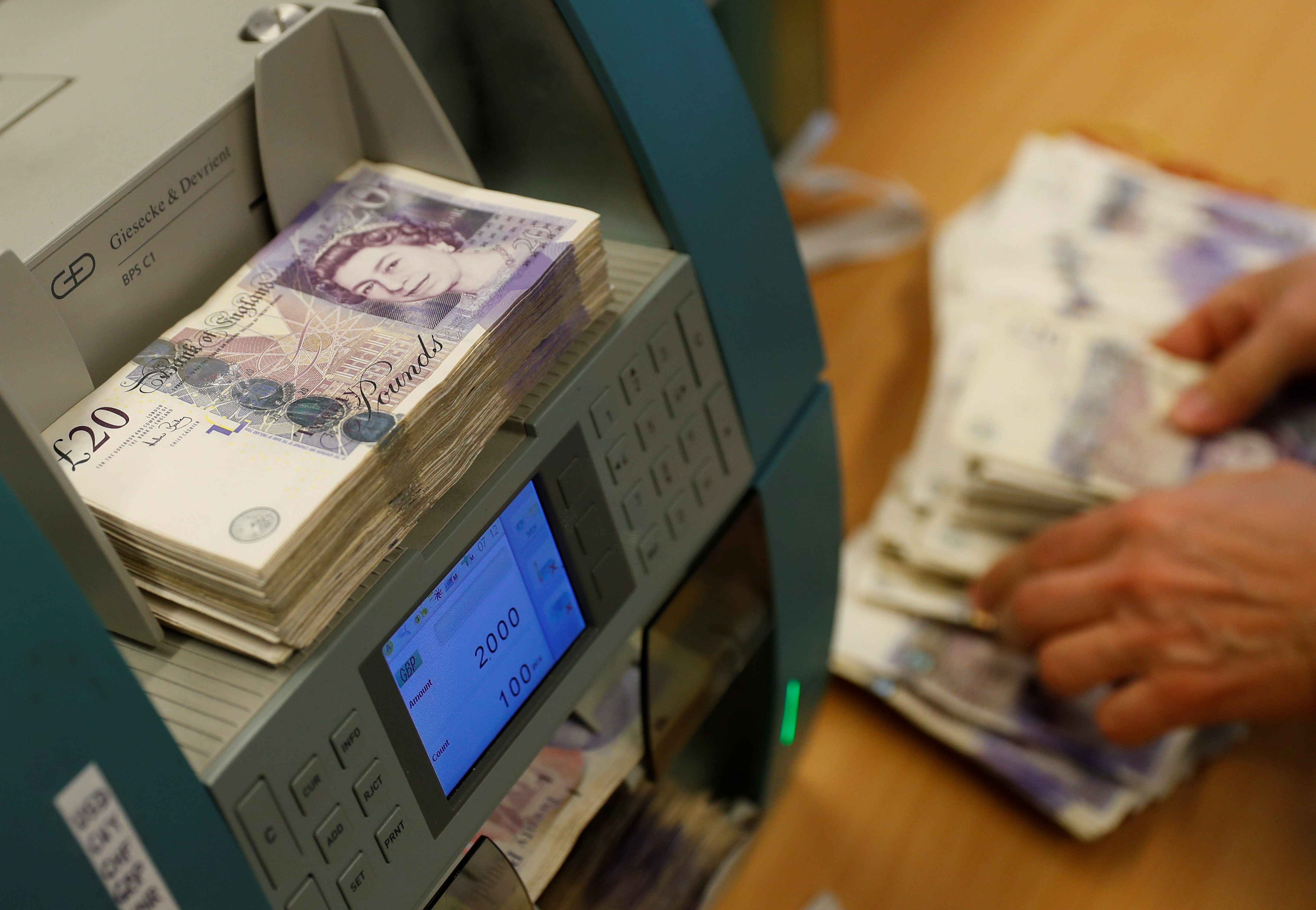 محتالون يسرقون 200 ألف جنيه إسترليني بواسطة الذكاء الاصطناعي
