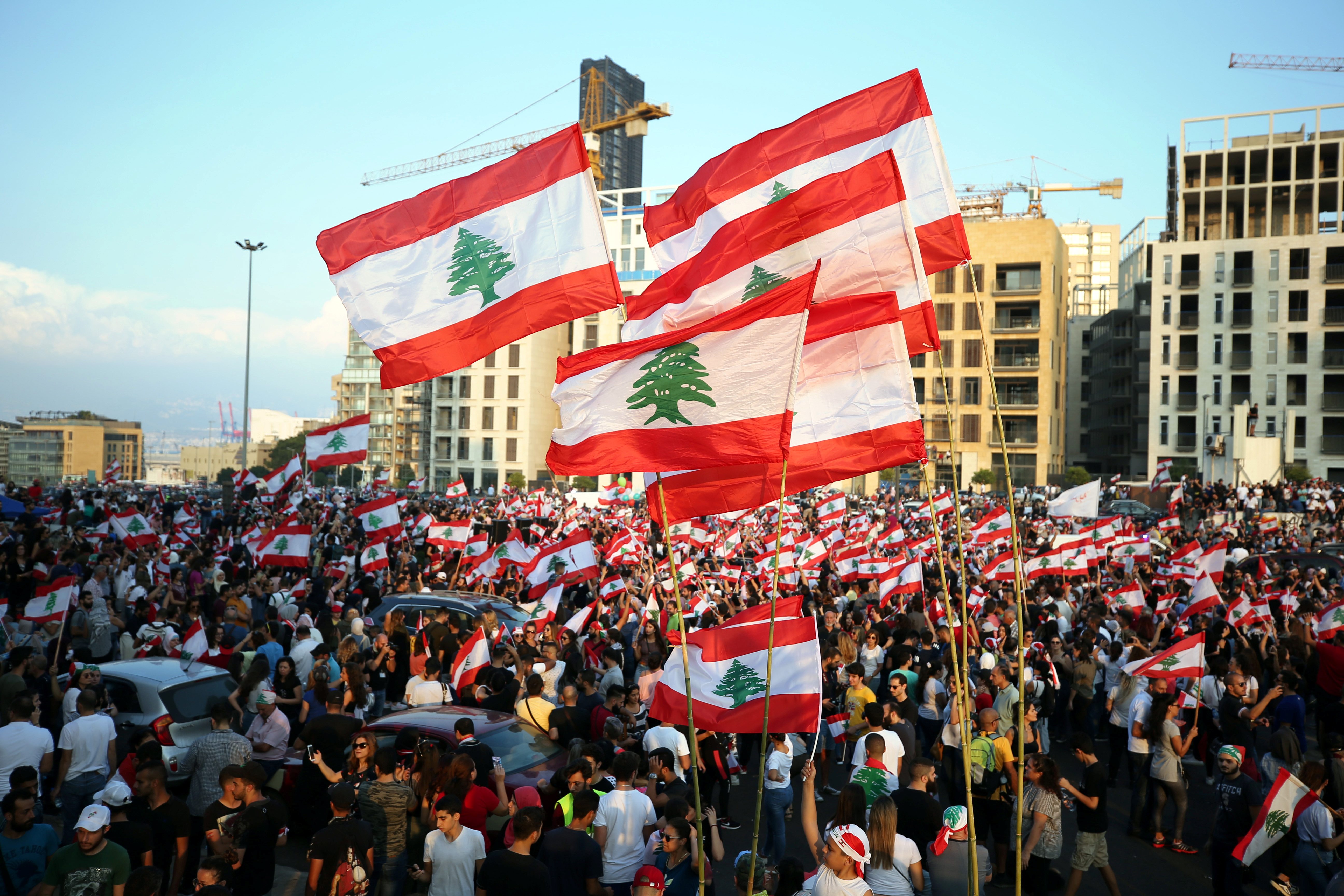 الحريري يعلن عن إقرار حزمة إصلاحات لتهدئة الغضب.. هل سيهدأ الشارع؟