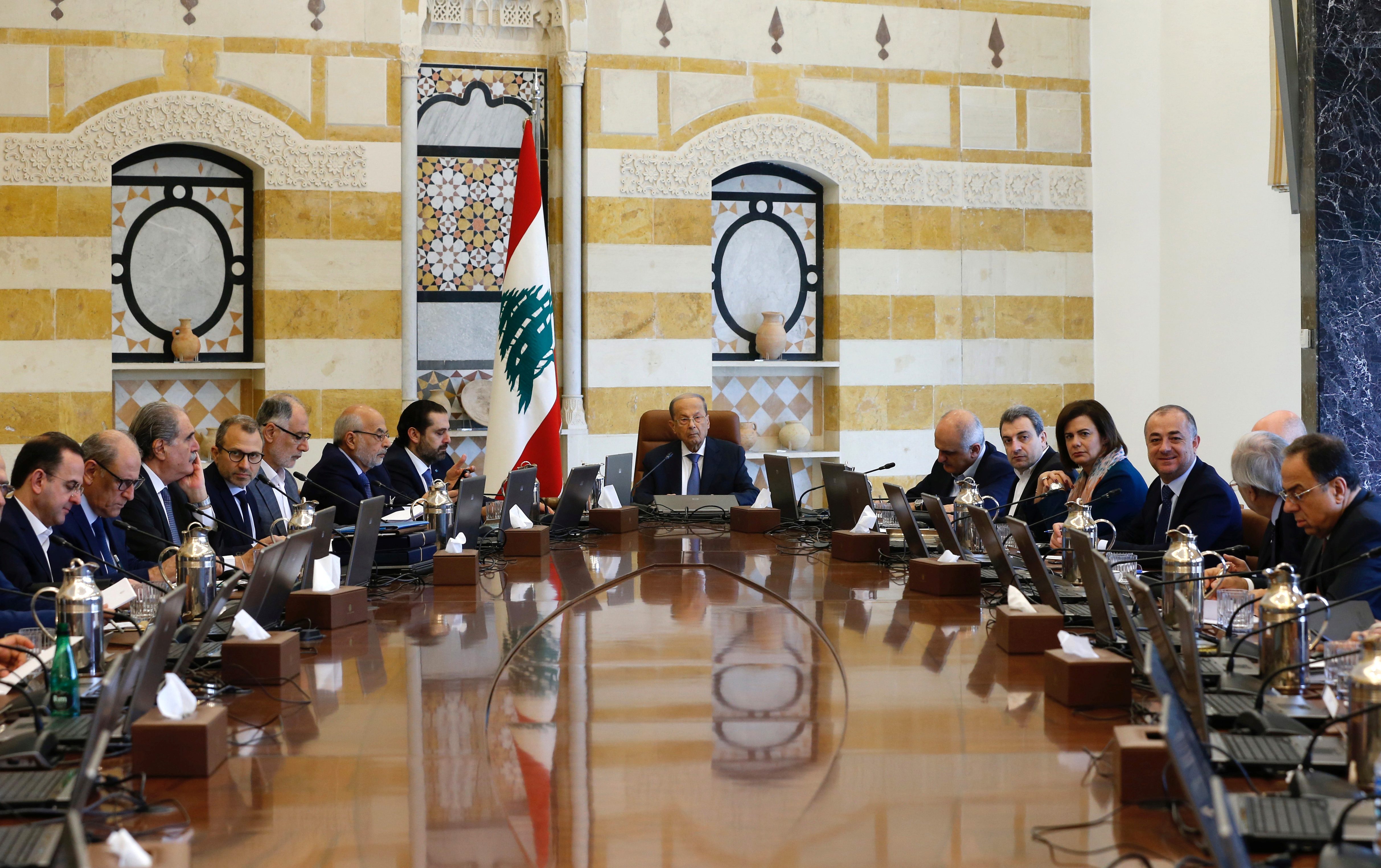 الحكومة اللبنانية توافق على قرارات ورقة الحريري وتختلف حول بند الكهرباء