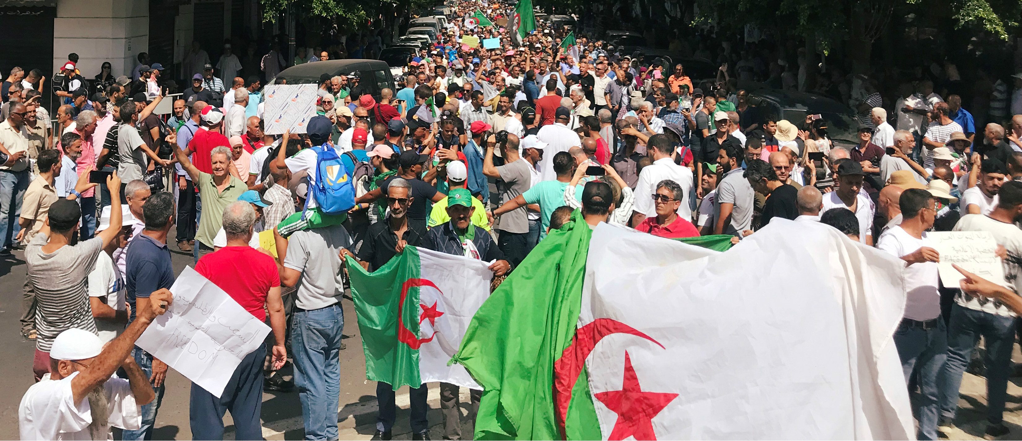 فرنسا تقود «ثورة مضادة» في الجزائر.. لوموند تكشف تفاصيل خطة باريس لـ«تفكيك» اقتصاد البلاد