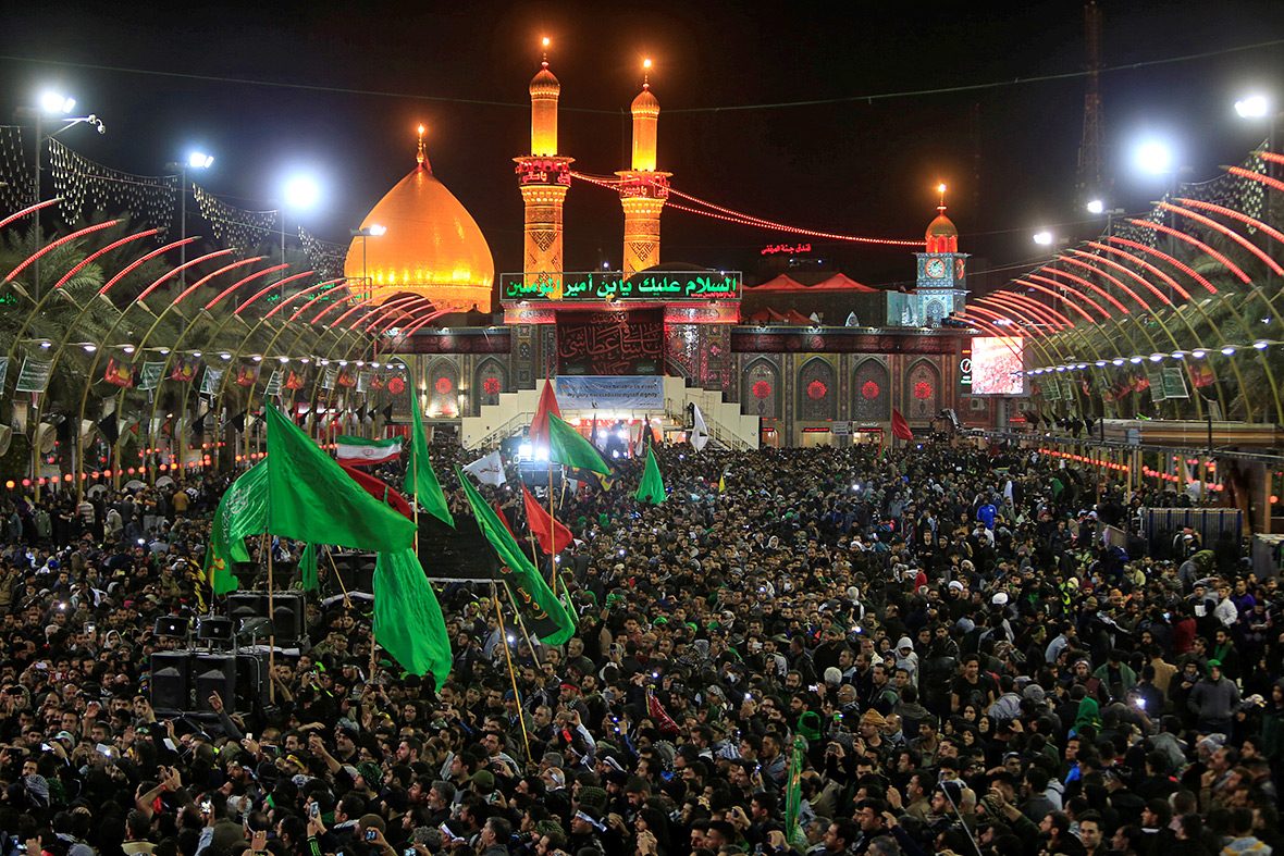 مواجهة بكربلاء.. كيف ردَّ العراقيون على صورة الحسين التي علَّقها الإيرانيون في مسيرة الأربعين
