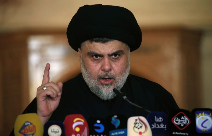 الصدر يطلب من نواب بالبرلمان تعليق عملهم دعماً للاحتجاجات