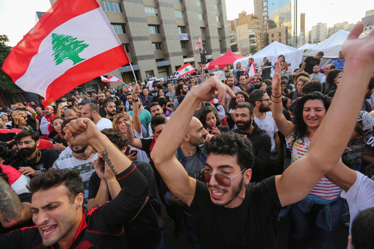 التركيز على حزب الله.. كيف تتابع إسرائيل الاحتجاجات في لبنان وماذا تتوقع منها؟