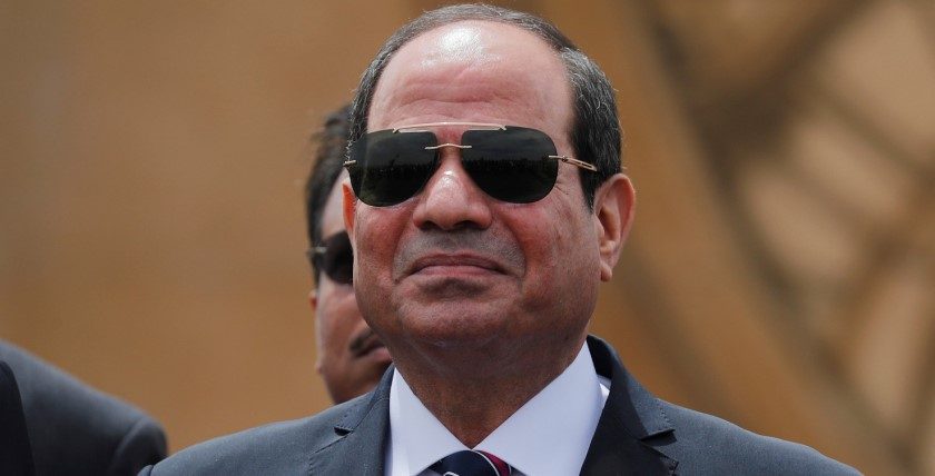 وجه غضبك للحكومة وابتعد عن الرئاسة.. السيسي أعطى  الإشارة للنواب لمحاسبة المسؤولين، وكامل الوزير «أول الضحايا»