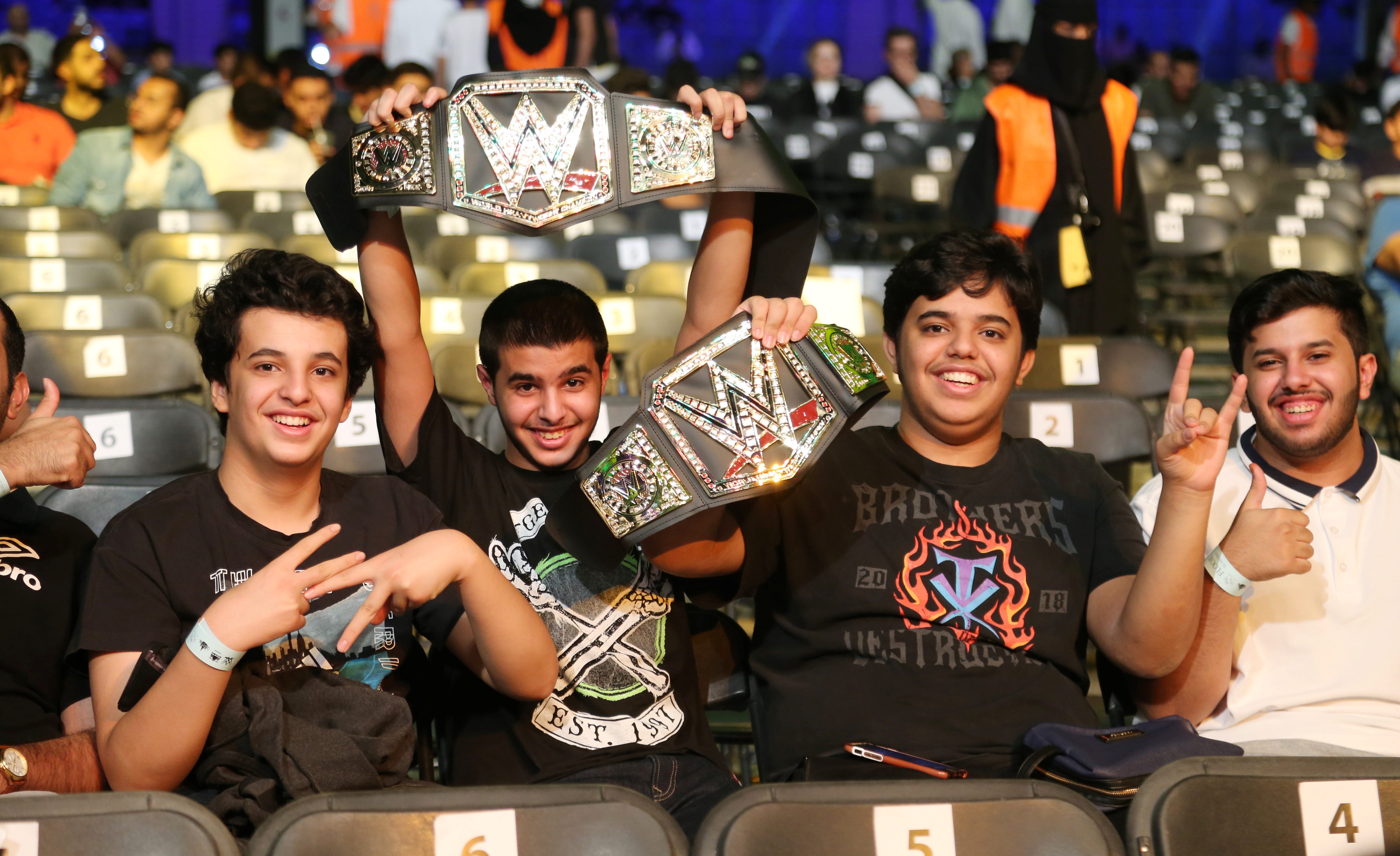 صحف بريطانية: السعودية احتجزت نجوم WWE بالمطار بعد خلاف مالي مع ولي العهد
