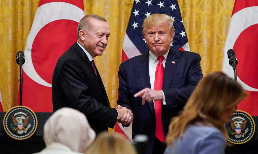 «بلومبرغ»: أردوغان أحرج ترامب أكثر من مرة .. أعاد له رسالته التي ووصفه فيها بـ«العنيف»