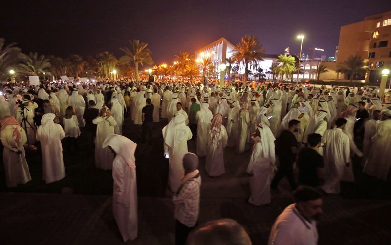 «يجب أن تتغير الأمور».. بلومبيرغ: غضب ضد تفشّي الفساد في الكويت رغم ديمقراطيتها الاستثنائية في الخليج
