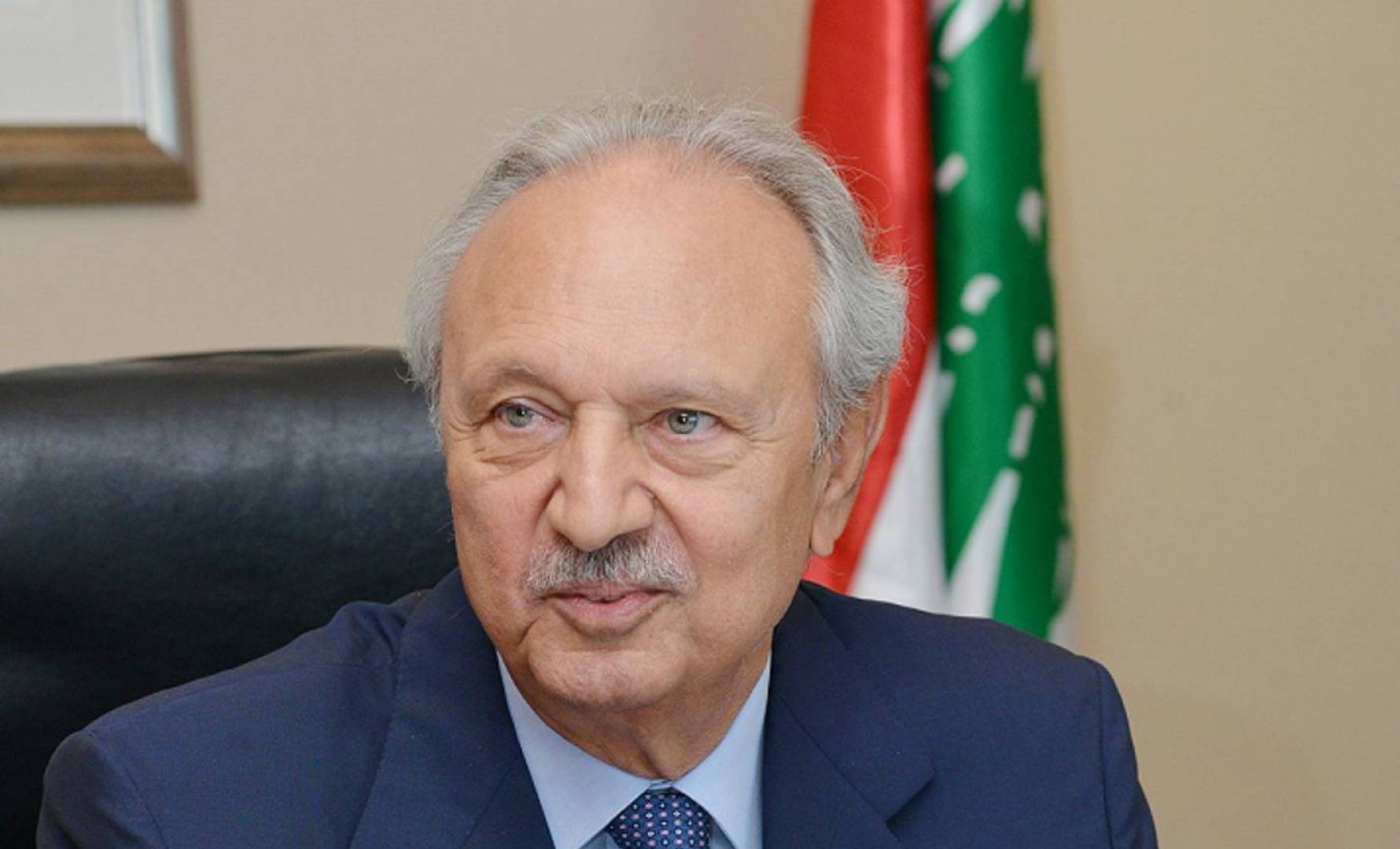 محتجون يتظاهرون أمام منزل المرشح لرئاسة الحكومة اللبنانية المقبلة