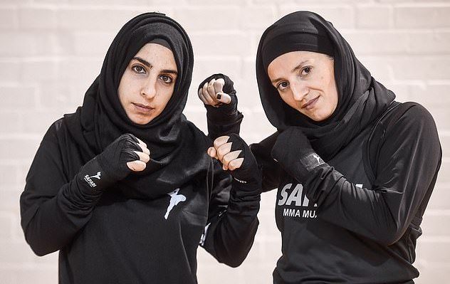 «لم أكن أريد أن أرتدي الحجاب أثناء التمرين».. خديجة تتحدث عن إنشاء أول نادٍ للفنون القتالية النسائية ..